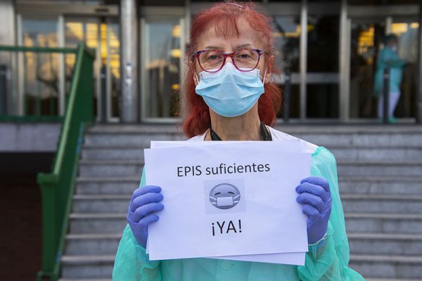 Sanitarios madrileños en lucha contra la escasez de recursos desatendida por el Gobierno de España