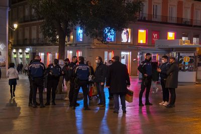 Asalto Policial a la Resistencia Anti CoronaTUFO en las trincheras de la Guerra Mediática de Madrid