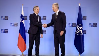 El Secretario General agradece al Primer Ministro esloveno sus
contribuciones a la OTAN y Ucrania